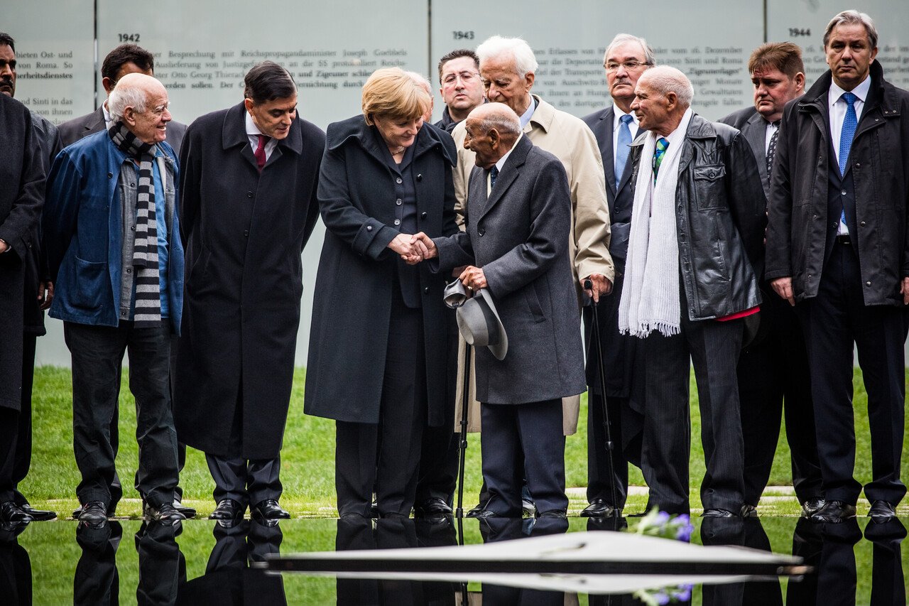 Berlin, 24. Oktober 2012: Einweihung des Denkmals für die im Nationalsozialismus ermordeten Sinti und Roma Europas mit Bundeskanzlerin Dr. Angela Merkel und Reinhard Florian. © Stiftung Denkmal / Marko Priske