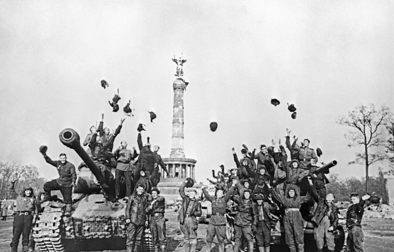 Titelbild_Befreiung_RoteArmee_1945-05-01_07872205.jpg