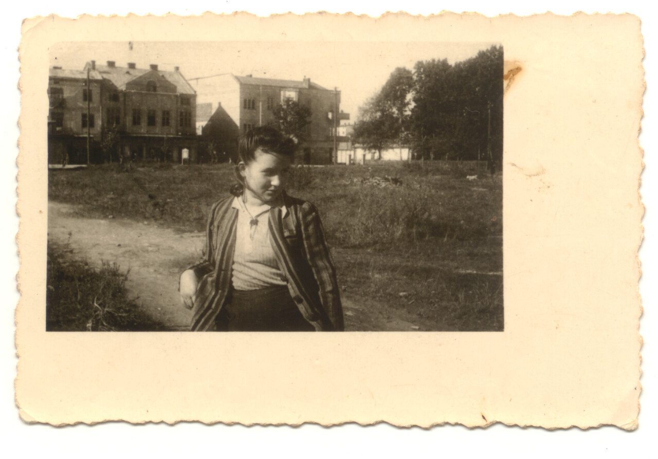 Borysław, Sommer 1944: Sabina als 17-jährige Vollwaise nach ihrer Befreiung © Privatarchiv Wolanski